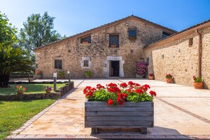 المنطقة المحيطة بالمنشأة