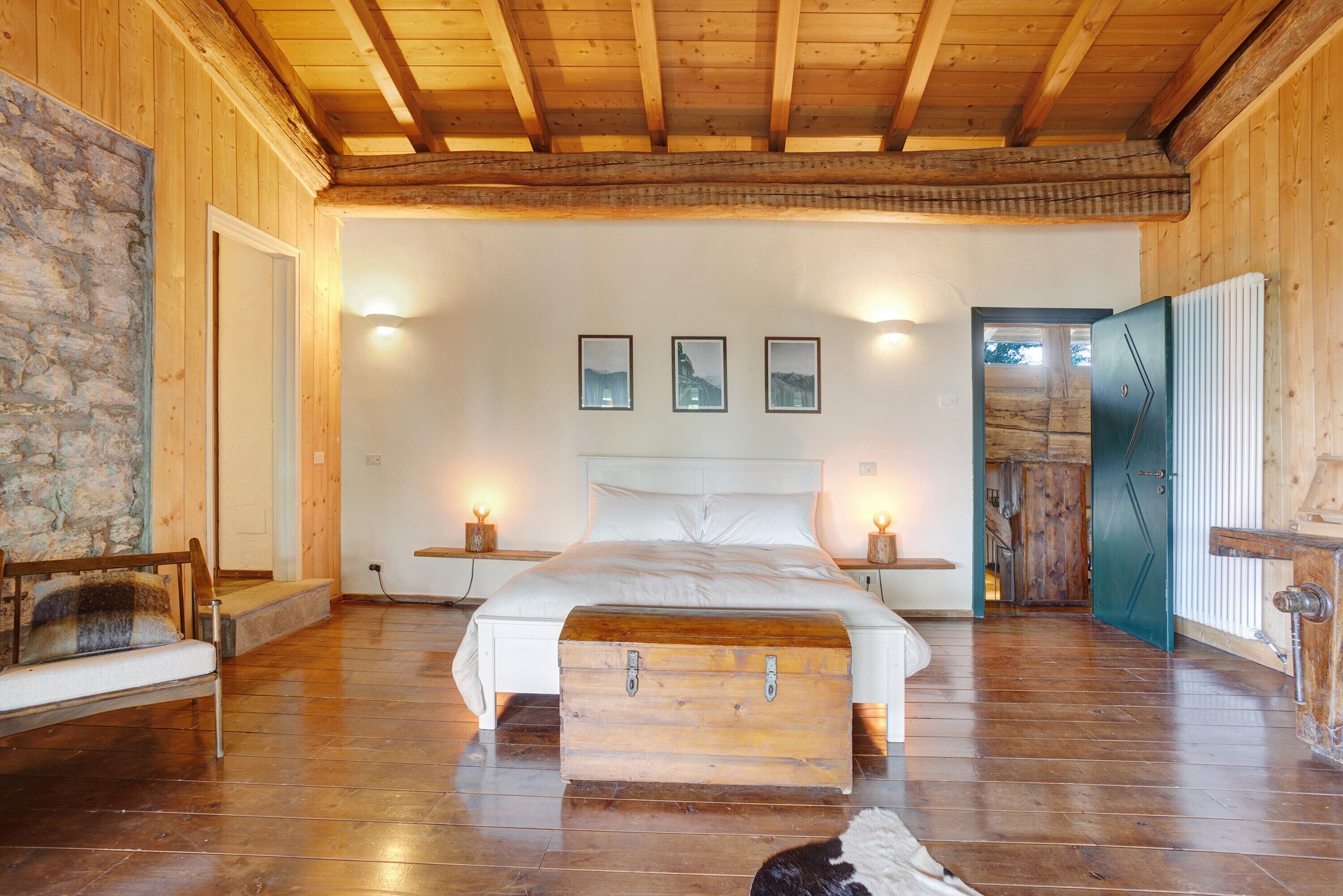 6 bedrooms, iron/ironing board, free WiFi, bed sheets