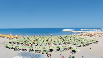 Una spiaggia nelle vicinanze