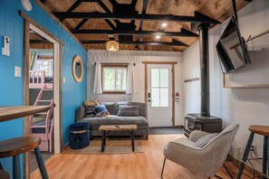 Smart TV, fireplace, stereo