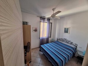 2 bedrooms, desk, iron/ironing board, travel crib