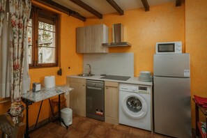 Refrigerador, microondas, parrilla de estufa y tostadora 