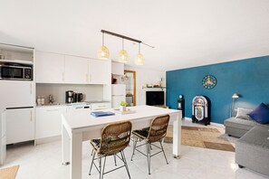 Interior - Holiday Home 'Serena Vista' with Mountain View, Wi-Fi and Air Conditioning (Alcaucín)