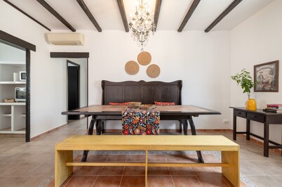 Casa Lindo – Bright Apartment with Large Terrace Next to the Vía Verde