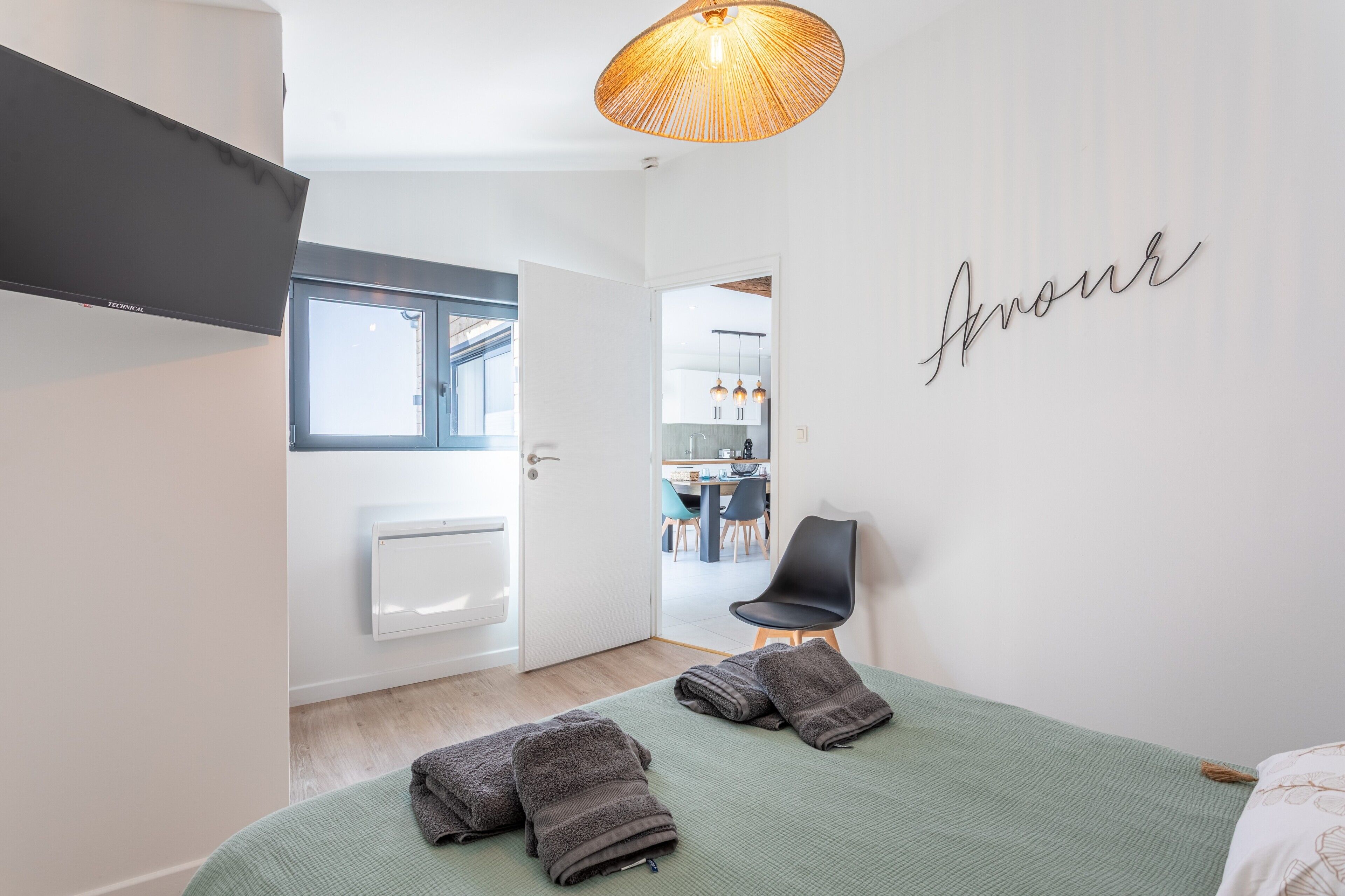 3 bedrooms, iron/ironing board, free WiFi, bed sheets