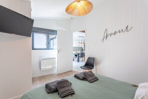 3 bedrooms, iron/ironing board, free WiFi, bed sheets