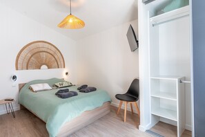 3 slaapkamers, een strijkplank/strijkijzer, gratis wifi, beddengoed