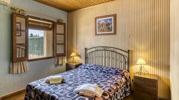 2 chambres, fer et planche à repasser, Wi-Fi gratuit, draps fournis