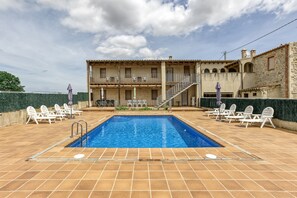 Pool - Apartment 'Cal Ferrer 2 - Quadres' with Shared Pool, Wi-Fi and Air Conditioning (Unknown)