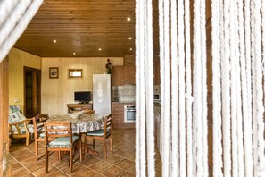 Kylskåp, mikrovågsugn, ugn och spishäll