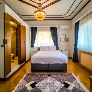 Deluxe Double Room, Courtyard View | Free minibar items, in-room safe, laptop workspace, blackout drapes - Palm Villa  (Adalar)