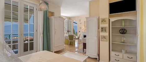 1 slaapkamer, een strijkplank/strijkijzer, gratis wifi, beddengoed