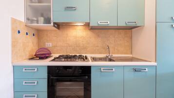 Geladeira, fogão, cooktop, torradeira