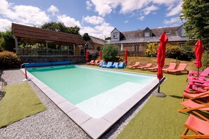 A heated pool - Petite house 'Bakehouse' with shared pool, shared terrace and Wi-Fi (Cléguérec)