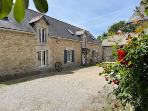 Exterior - Petite house 'Bakehouse' with shared pool, shared terrace and Wi-Fi (Cléguérec)