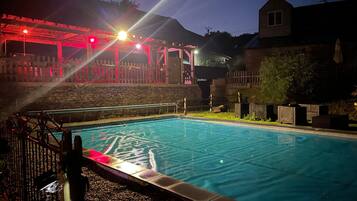 Een verwarmd zwembad