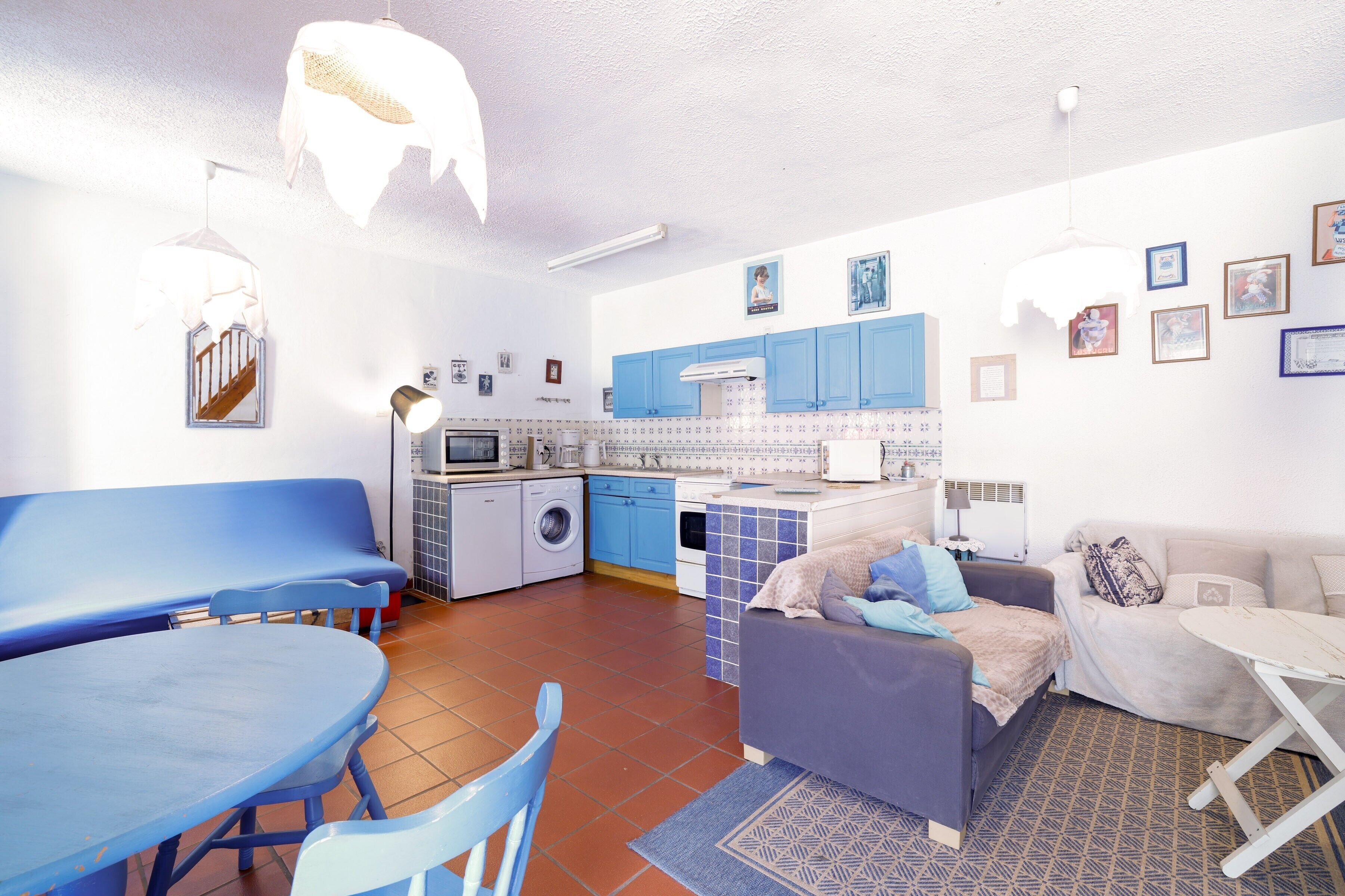 Een televisie en een tafeltennistafel