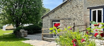 Petite house 'L'épicerie' with shared pool, shared terrace and Wi-Fi