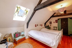 3 dormitorios, tabla de planchar con plancha, wifi gratis y ropa de cama