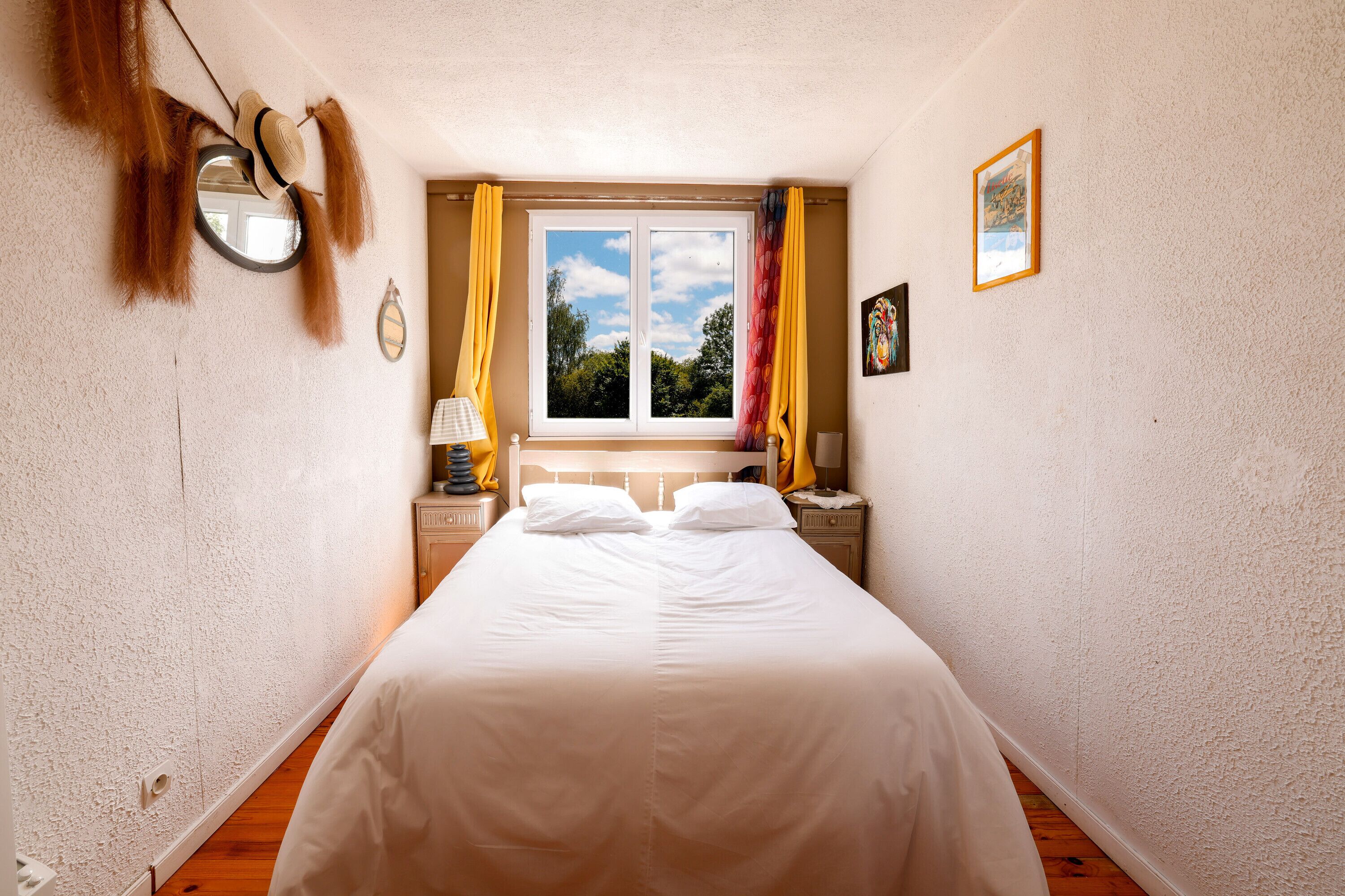 3 slaapkamers, een strijkplank/strijkijzer, gratis wifi, beddengoed