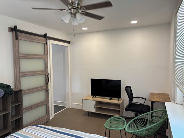 1 室のベッドルーム、WiFi、ベッドシーツ