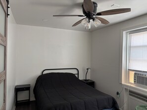2 habitaciones, tabla de planchar con plancha, wifi y ropa de cama 