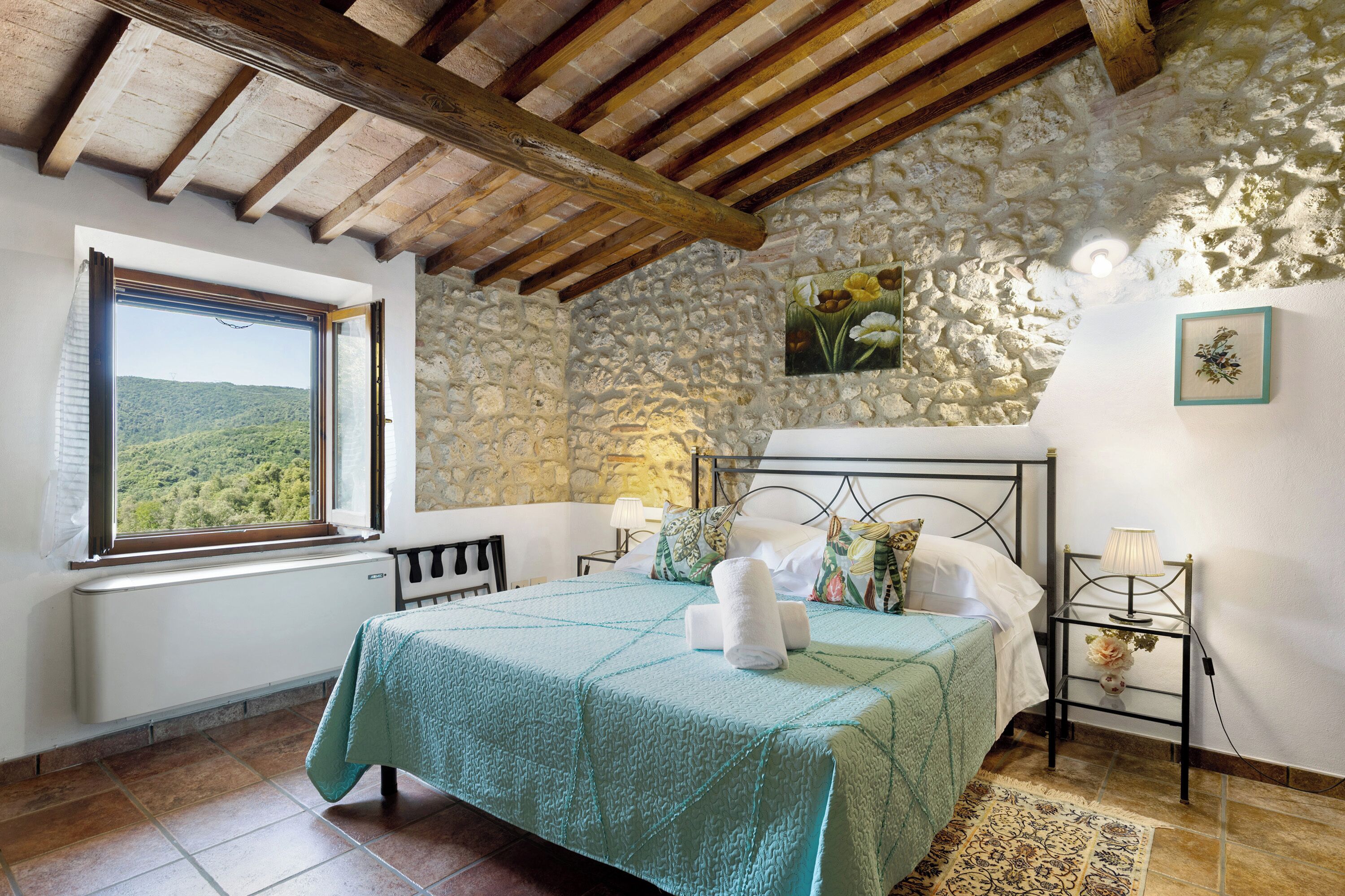 1 makuuhuone, silitysrauta/-lauta, vuodevaatteet