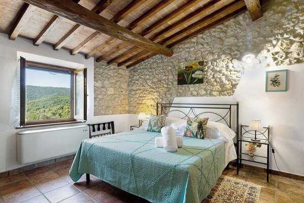 1 bedroom, iron/ironing board, bed sheets