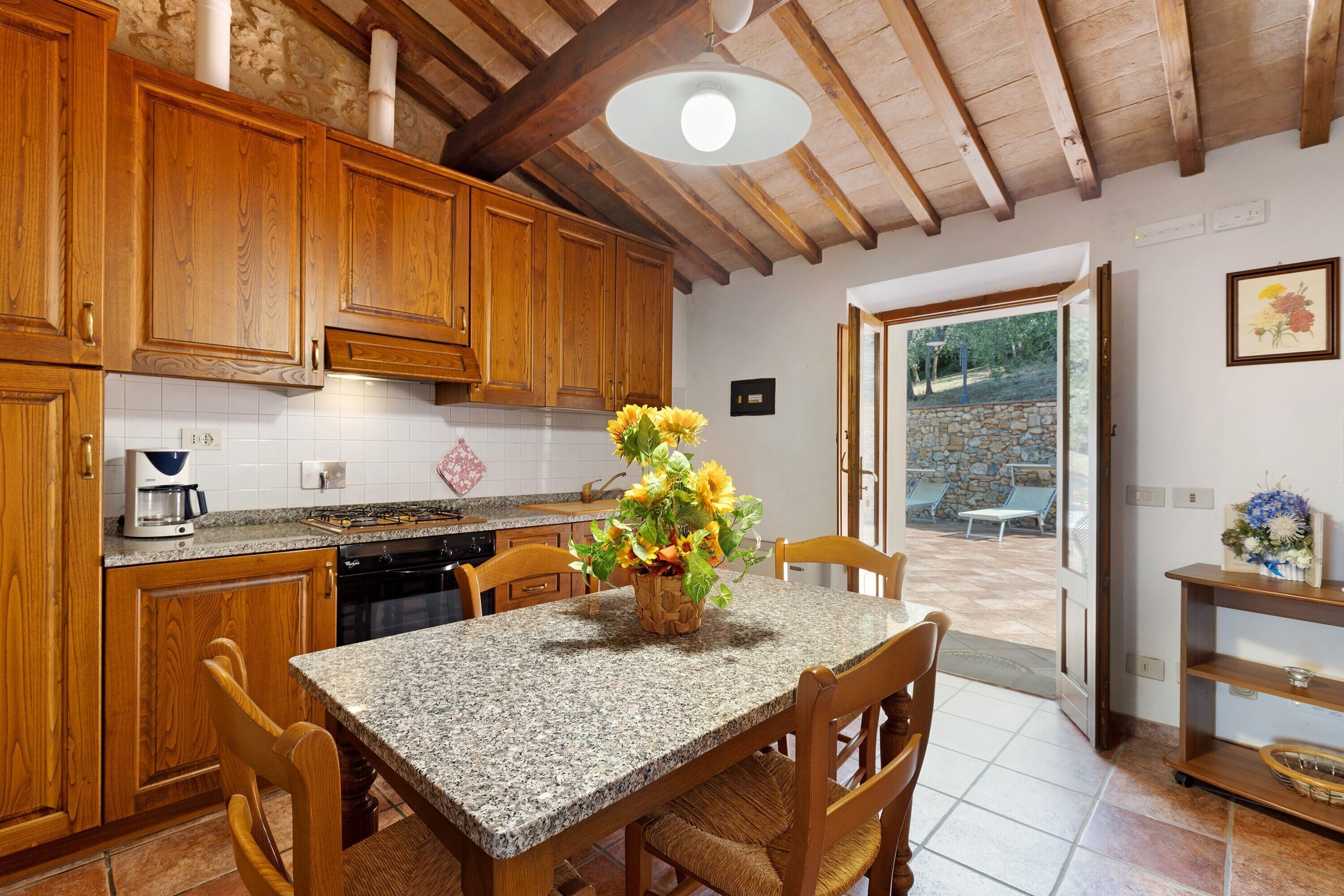 Fridge, oven, stovetop, coffee/tea maker