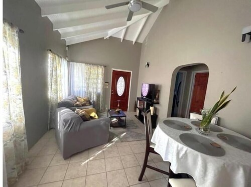 A Cozy Cottage located on the beautiful island of Antigua, close to shops/beach.