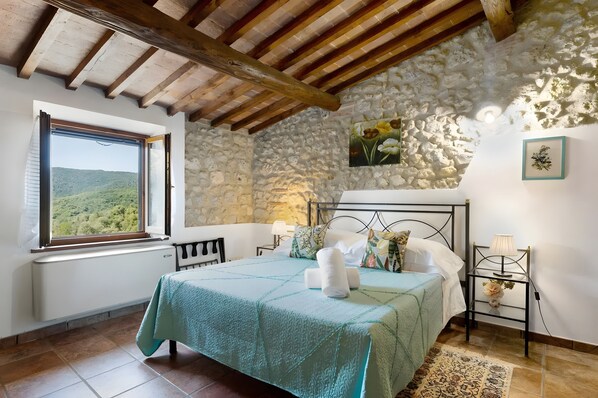 1 bedroom, iron/ironing board, bed sheets