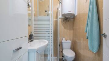 Douche, serviettes fournies