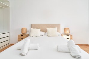 2 bedrooms, iron/ironing board, free WiFi, bed sheets - Apartment 'Fuentes De Almuñecar' with Sea View, Wi-Fi and Air Conditioning (Almuñécar)