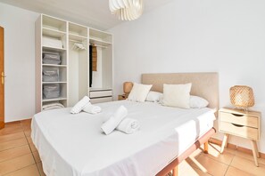 2 chambres, fer et planche à repasser, Wi-Fi gratuit, draps fournis