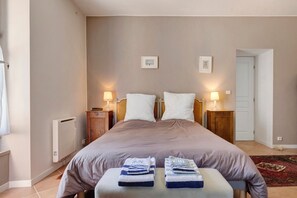 3 slaapkamers, een strijkplank/strijkijzer, beddengoed