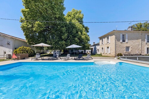 La Maison de Léandre – Heated Pool and Air Conditioning in the Heart of Médoc