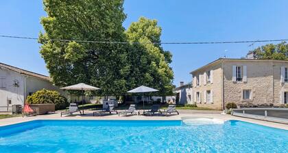 La Maison de Léandre – Heated Pool and Air Conditioning in the Heart of Médoc