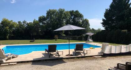'La Maison De Léandre - Medoc' with Private Garden and Air Conditioning