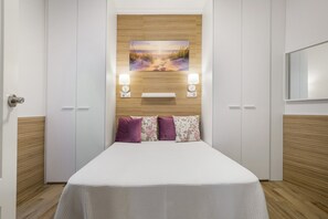 1 slaapkamer, een strijkplank/strijkijzer, gratis wifi, beddengoed