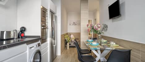 Fridge, microwave, oven, stovetop