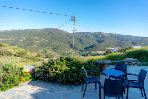 Holiday Home 'Varidi' with Mountain View, Wi-Fi and Air Conditioning