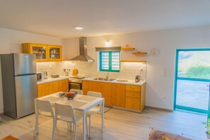 Fridge, microwave, coffee/tea maker, cookware/dishes/utensils