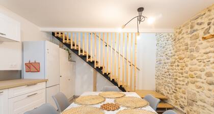 Gästehaus 'Ozalée - Domaine Helaku' mit Bergblick, Gemeinschaftsterrasse und Wi-Fi