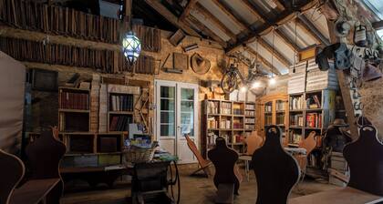 Gästehaus 'Ozalée - Domaine Helaku' mit Bergblick, Gemeinschaftsterrasse und Wi-Fi