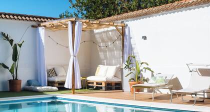 Villa 'La Casona Luxury and Relaxation' with Private Pool, Wi-Fi and Air Conditioning