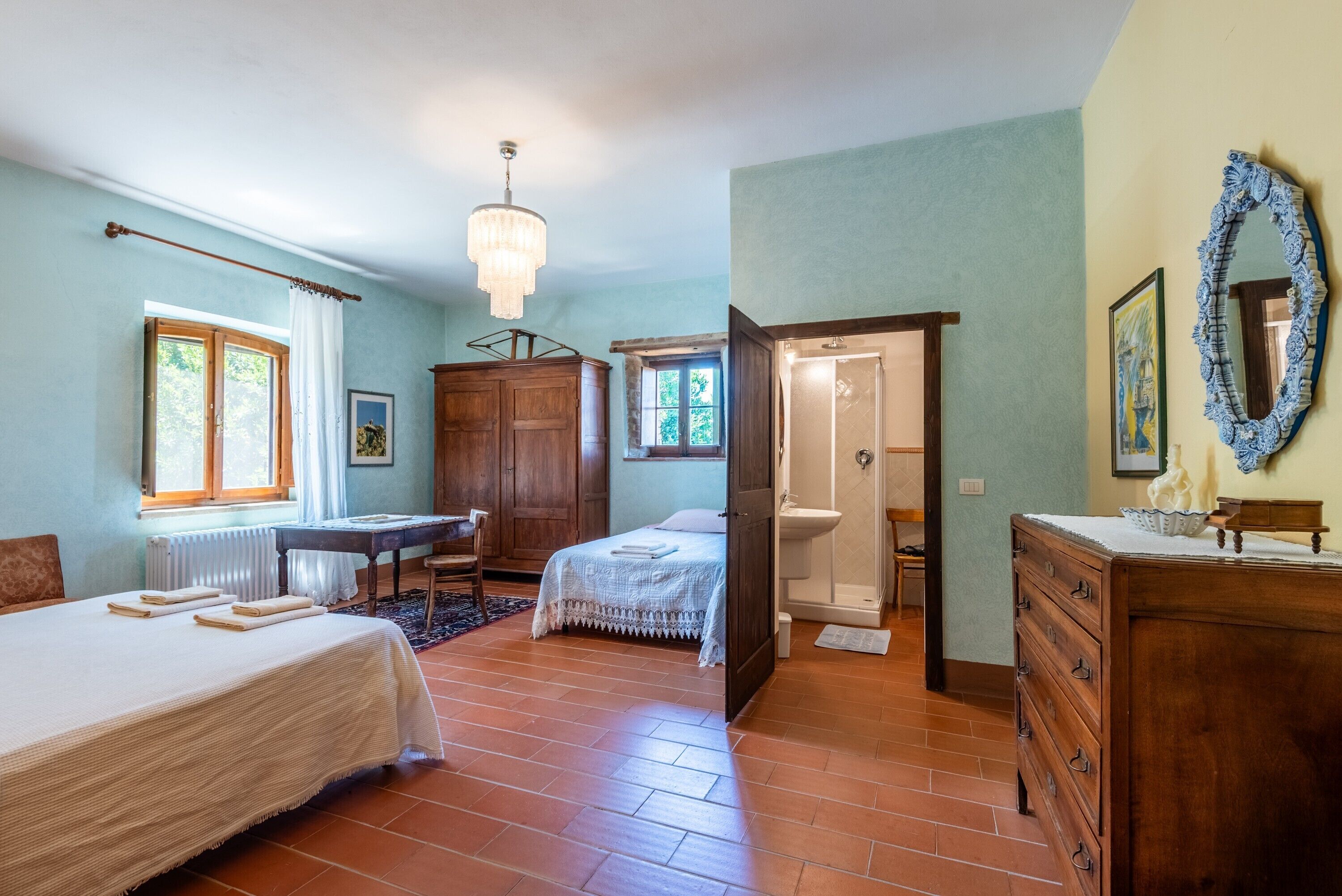 2 slaapkamers, een strijkplank/strijkijzer, gratis wifi, beddengoed