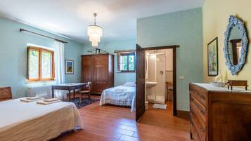 2 slaapkamers, een strijkplank/strijkijzer, gratis wifi, beddengoed