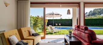 Holiday Home 'Quinta Do Outeirinho - Deluxe' with Mountain View, Wi-Fi and Air Conditioning