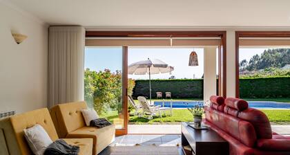 Holiday Home 'Quinta Do Outeirinho - Deluxe' with Mountain View, Wi-Fi and Air Conditioning