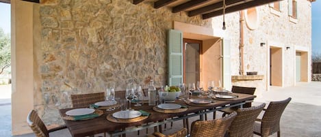 屋外ダイニングエリア